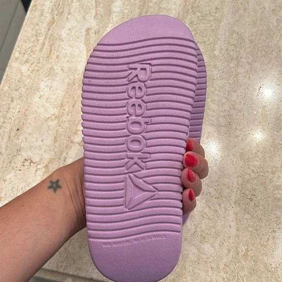 NEW Reebok slides size 3 - Picture 2 of 2